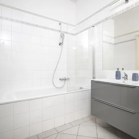Appartamento Trendy Centrally Located With Ps5, Ac, Balcony Praga