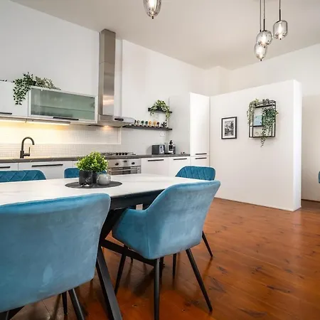 Trendy Centrally Located With Ps5, Ac, Balcony 아파트 프라하