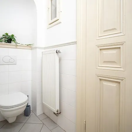 Trendy Centrally Located With Ps5, Ac, Balcony 아파트 프라하