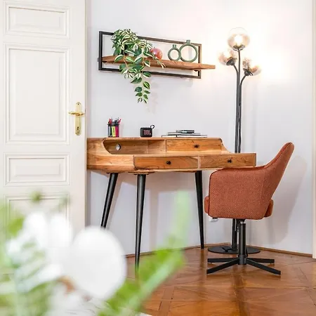 Apartamento Trendy Centrally Located With Ps5, Ac, Balcony Praga