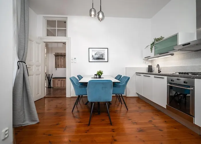 Trendy Centrally Located With Ps5, Ac, Balcony Apartamento