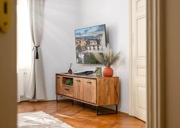Trendy Centrally Located With Ps5, Ac, Balcony * Praga