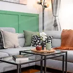 Trendy Centrally Located With Ps5, Ac, Balcony Appartement
