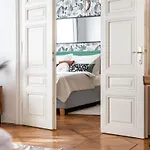 Trendy Centrally Located With Ps5, Ac, Balcony Prague