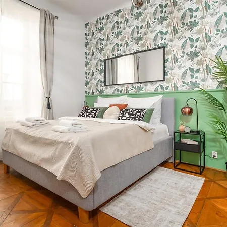 Trendy Centrally Located With Ps5, Ac, Balcony Appartement